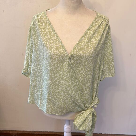 Lush Tops - Lush sage cream floral Short sleeve tie waist blouse Size XL NWOT